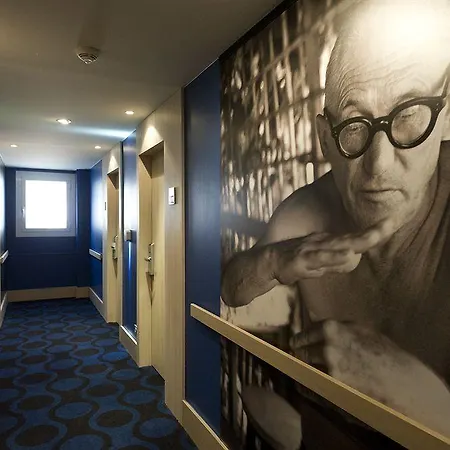 Victoria Hotel 4*